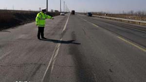 濱海新區民警深入查找在道路渠化、交通設施、交通標志等方面是否存在隱患?